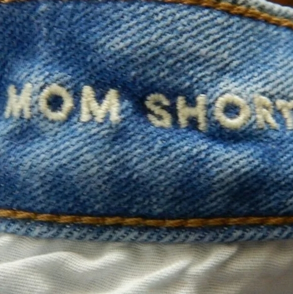 American Eagle Stretch Mom Jean Shorts - Picture 4 of 4